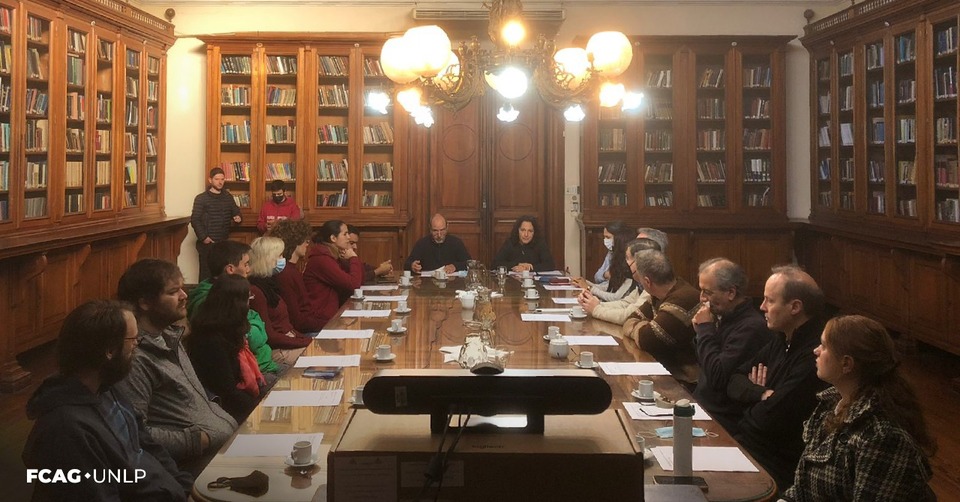 En la imagen se observan todas las autoridades del nuevo Consejo Directivo En la imagen se observan todas las autoridades del nuevo Consejo Directivo